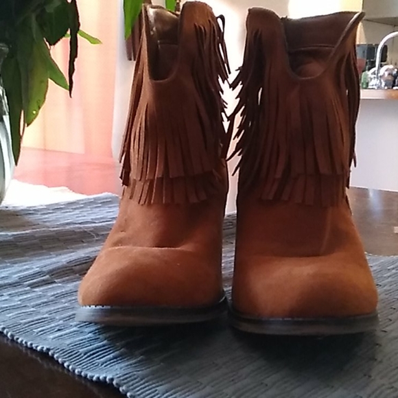 size 8 rust colored fringe boots - Picture 3 of 4